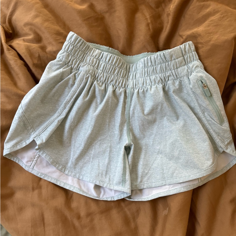Lululemon Hotty Hot shorts size 4 (4”)